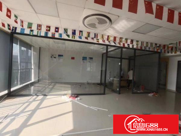 荷坳地铁口附近新出楼上200平带精装修红本厂房出租