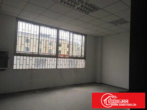 龙岗新生工业区厂房一楼300，楼上500平方车间加办公室出租