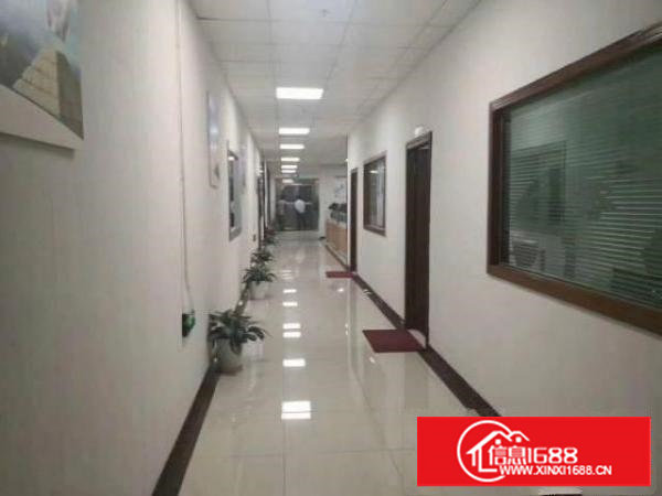 长安镇厦边出租二楼带办公室精装修厂房420平配套齐全可分租