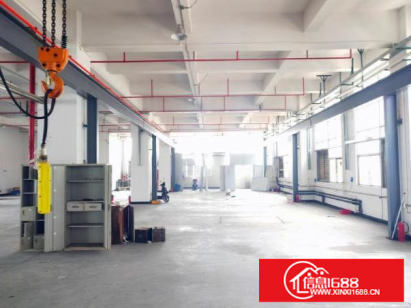 塘厦林村高速出口一楼1000平方带航车厂房招租