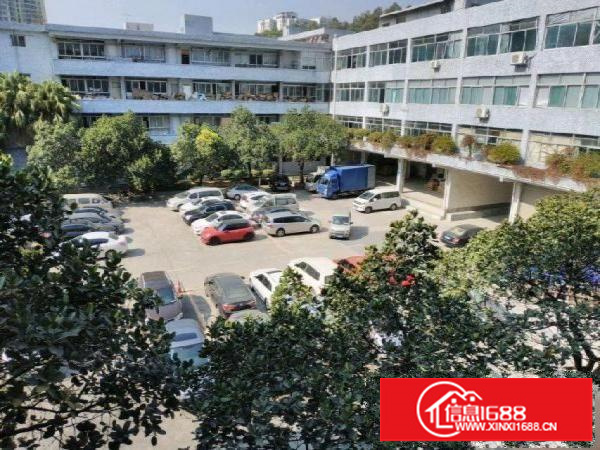 布吉南岭电商园龙山工业区厂房三楼1800平米