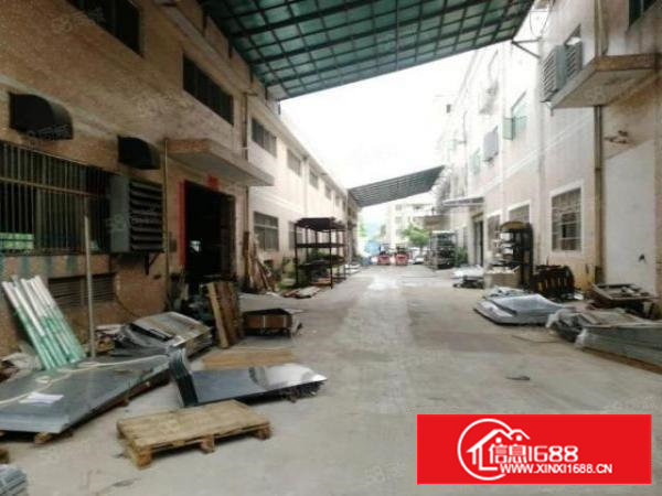 石岩2000平米钢构带行车，层高8米，可过环评