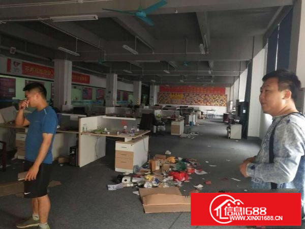 布吉丹竹头地铁站空出厂房1600平米带装修可分租
