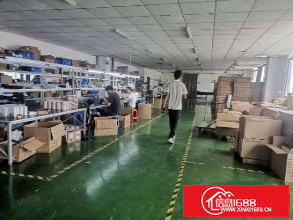 急租急租，松岗燕川高速口旁楼上800平精装修厂房，价格便宜