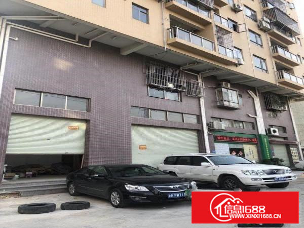 人流超多，铺面便宜，面积实在。