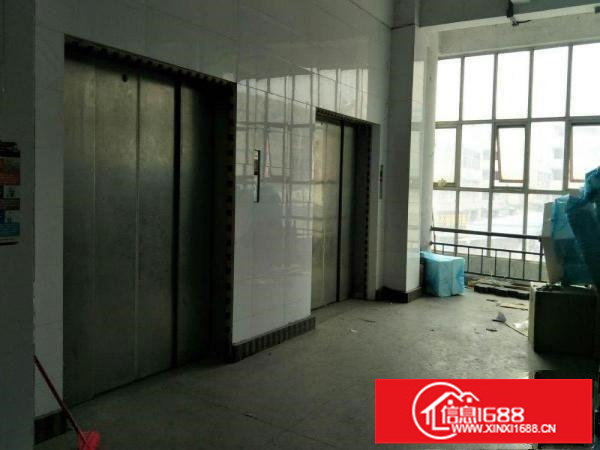 坪地新出800平楼上整层厂房出租，实际面积无公摊