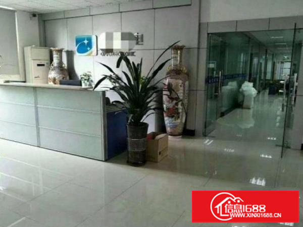 横岗楼上整层800平米豪华装修厂房，现分租400平，有电梯