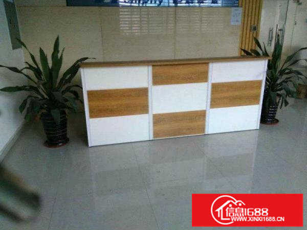 平湖红本厂房独院3000平方米招租;可分租