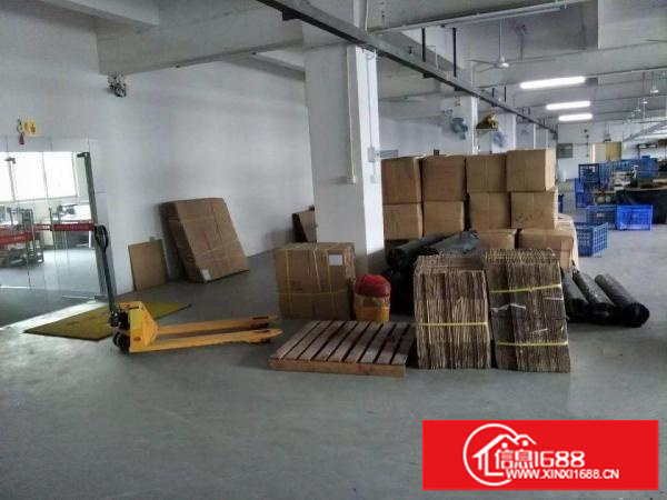 平湖华南城附近新出楼上1680平厂房出租，大小可分