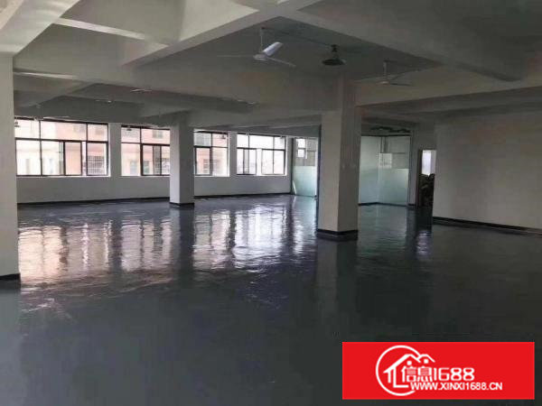 该厂房位于常平袁山贝工业区，三楼450平方米，2T电梯直达