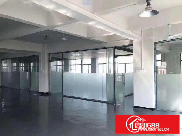 该厂房位于常平袁山贝工业区，三楼450平方米，2T电梯直达