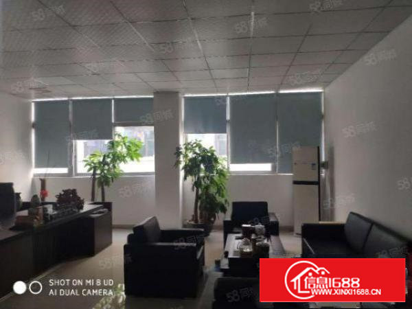 石岩同富裕新出楼上500平豪华装修无转让费厂房出租