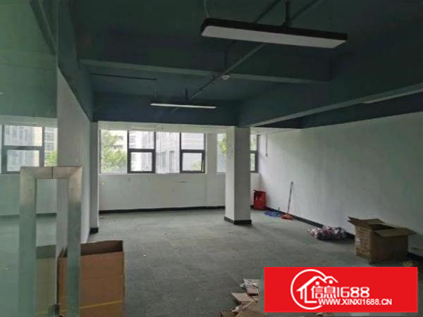 龙华清湖地铁口附近精装修办公室300平出租