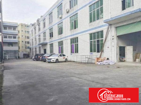 石岩塘头空出三楼580平方厂房，有地坪漆，使用率高！