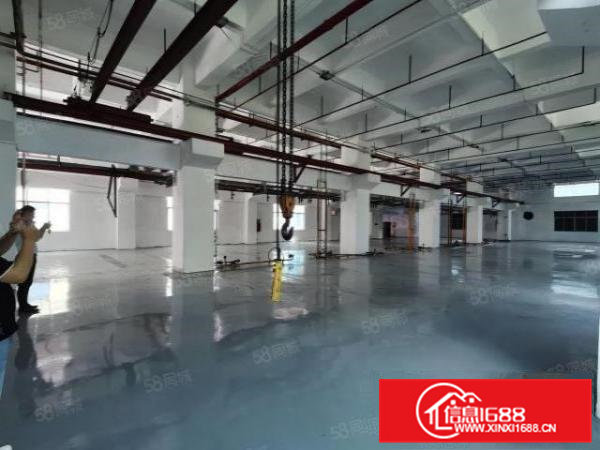 凤岗宏盈工业区厂房出租1200平方带装修超大空地可分租