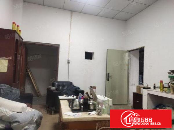 清溪镇中心附近新出一楼标准厂房500带现成办公室装修现成行车