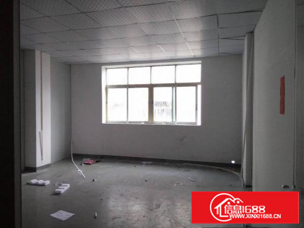 金河三楼550平方厂房出租现成装修地板漆办公室