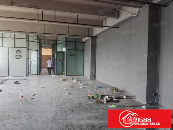 观澜松元新出楼上带办公室装修厂房6003000平，大小可分