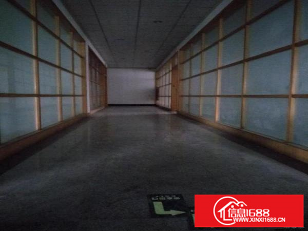 仲恺临近高速出口楼上带装修厂房1200出租