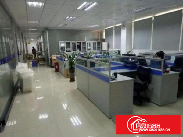 横岗楼上整层800平米豪华装修厂房，现分租400平，有电梯