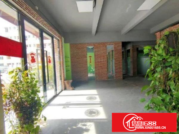 观澜松元环观中路边，轻轨站旁一楼800平方，有办公室装修