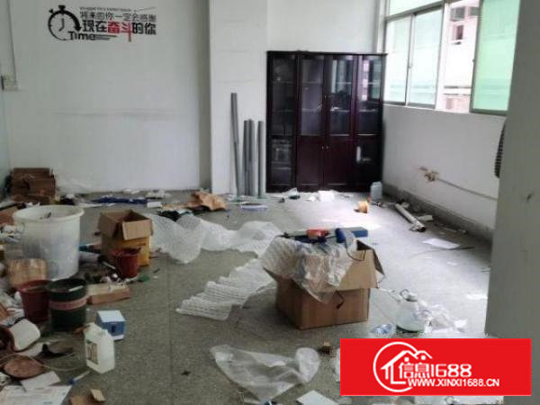 石岩巧通工业园180平米厂房，带装修，水电齐全