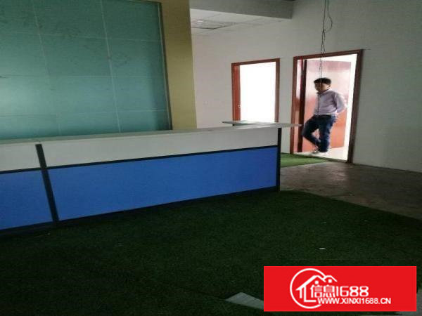 平湖华南城西门带装修2楼600平方厂房出租