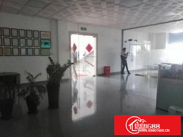 横岗松柏1000平楼上带装修贴片厂房出租，形象好，有电梯