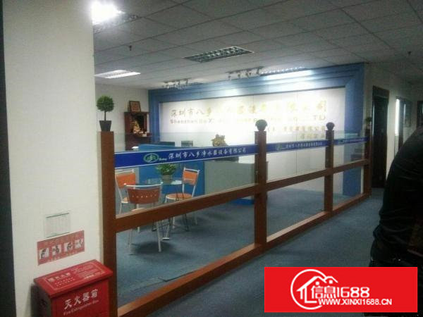 龙岗高速出口旁新出楼上实际700平带装修厂房出租