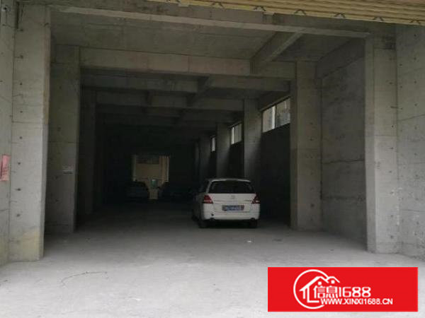 一楼5.5高，独门独院。交通方便。一手本地房东。