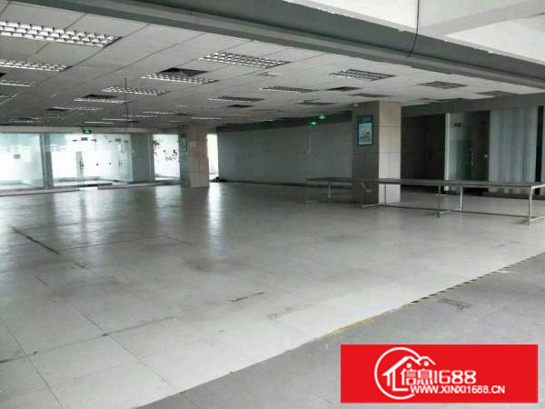 坪地中心村新出楼上带装修厂房1860平米