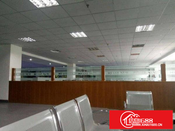 龙岗区吓坑7米高一楼2500平方带精装修出租