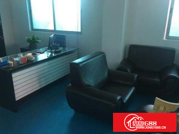 一楼厂房，带全套办公家具，新装修不满5个月，无中介费