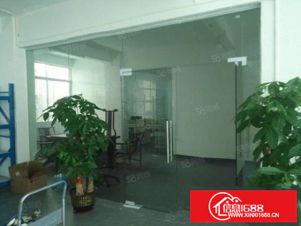 寮步泉塘一楼新空出700平方6.5米高带现成线路办公室