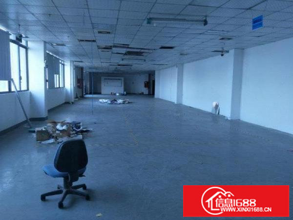 龙岗龙西新出精装修水电齐全厂房850平出租，3吨电梯