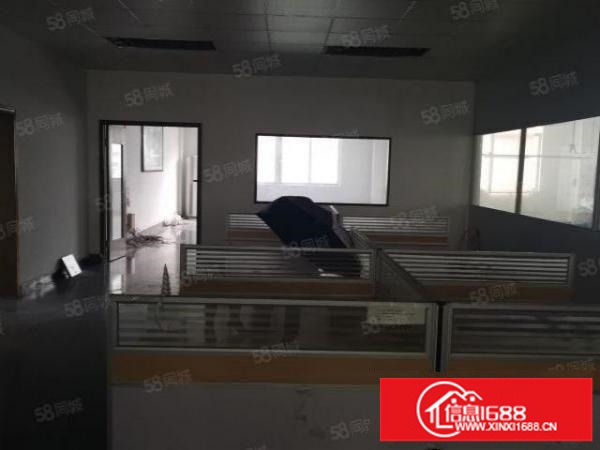 横岗六约社区原服装厂1100平方出租，大小可分租