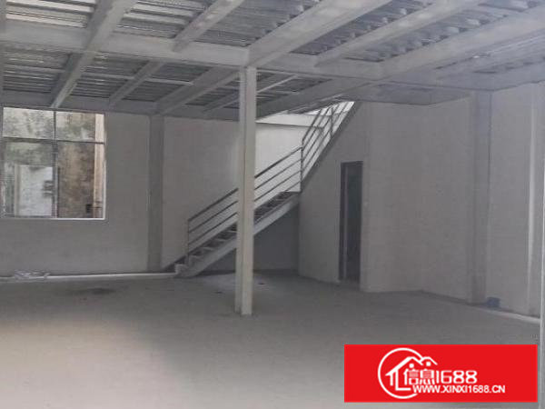 常马路122号，玻璃店后排