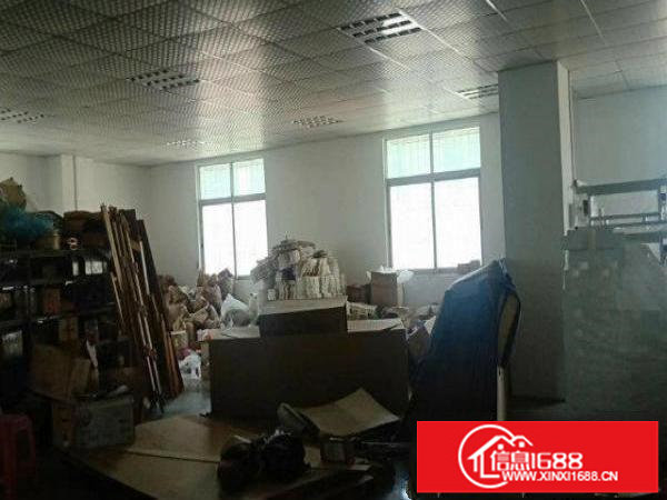 嶂背圆湖工业区三层共1000平方厂房出租（可分租