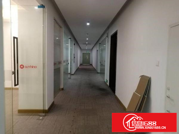 坂田华为基地附近1350平一楼电商办公室展厅厂房出租可分租。