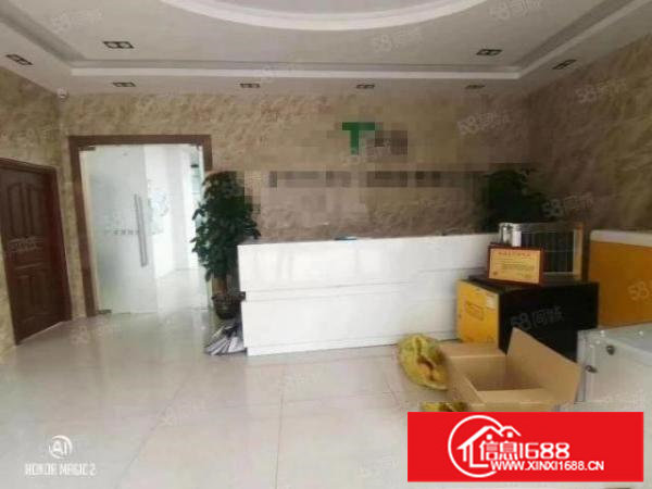 深圳龙华大浪浪口工业区一楼1350平精装厂房出租。