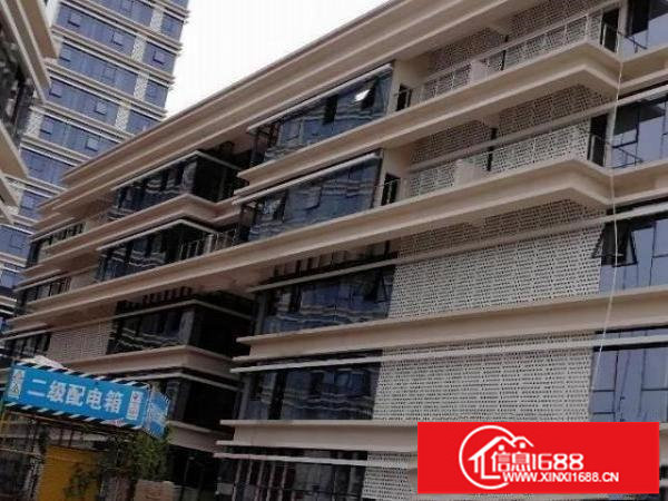 平湖红本厂房，有两部货梯，厂房就在2楼电梯口，进出货方便