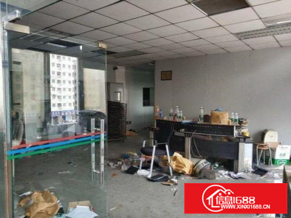 福永3楼1300平可分租，有产证停车位充足交通方便