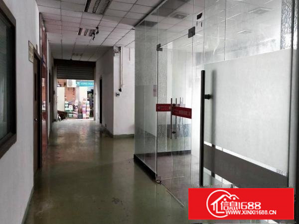 乌沙新出一楼700平方厂房出租，有现成装修