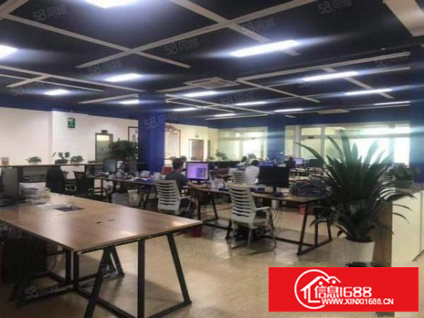 石岩镇新出楼上带精装修，无转让费2800平方厂房出租