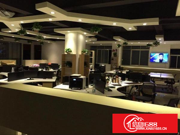 坂田地铁口700平米精装修厂房出租，拎包进驻。