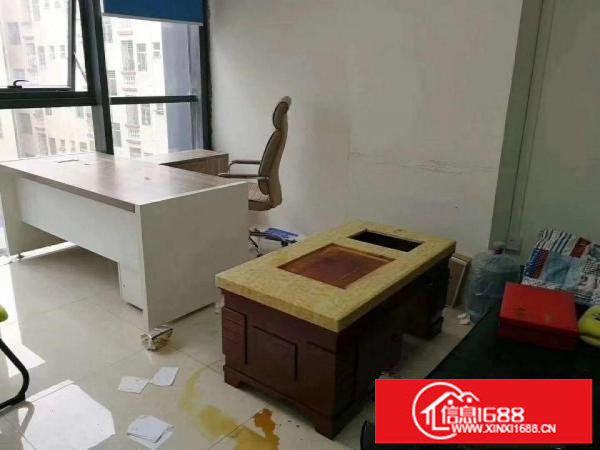 龙华民治出租160平办公室，带全套家私有中央空调，