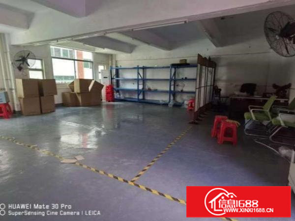 雁田厂房出租二楼200平办公室地坪漆主线到位