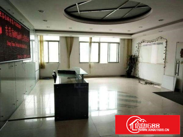 沙湖工业区刚空出楼上精装修1000平方水电齐全货梯直达可办环