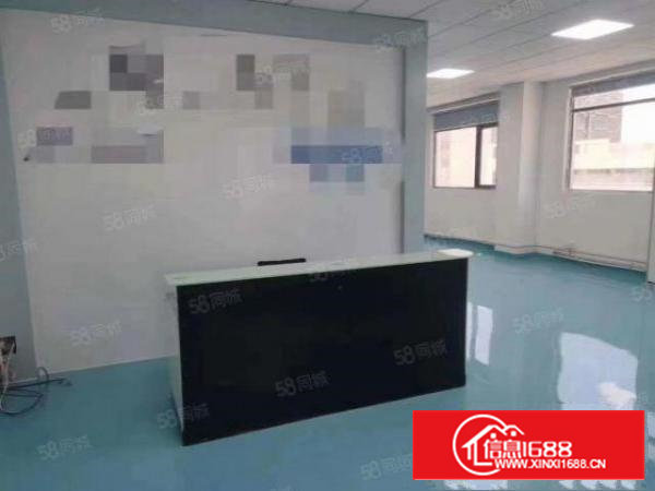 宝安石岩镇高速出口附近，楼上带精装修1100平方厂房出租