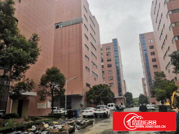 石岩塘头大道新出楼上3200平一整层无尘车间出租，无转让费